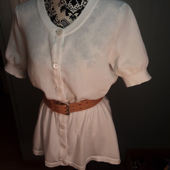 WHITE BUTTON DOWN LIGHT WEIGHT SWEATER L - Picture 2 of 4
